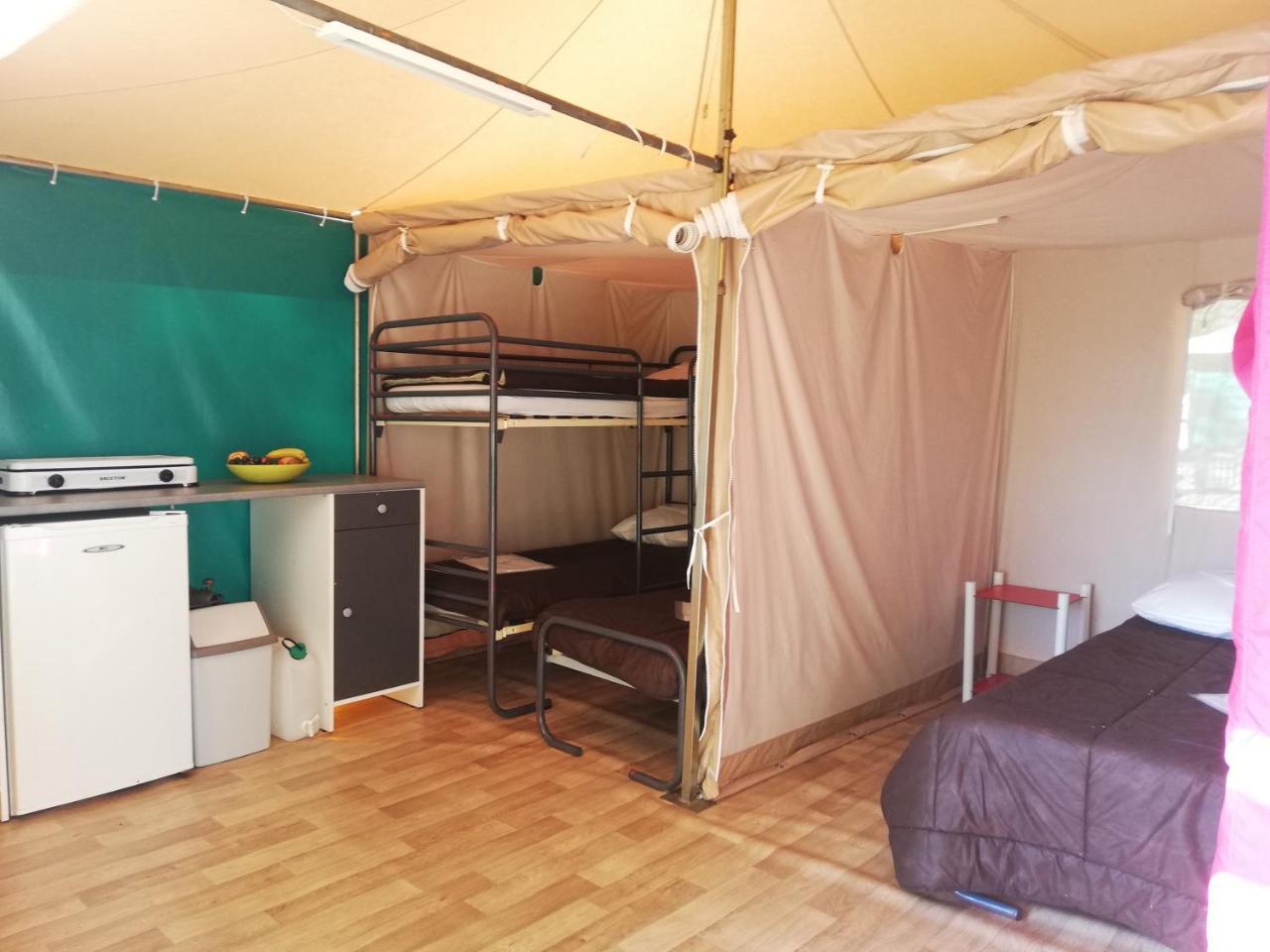 Camping 3 Etoiles - Piscine Chauffee - Vue Montagne Сен-Жірон Екстер'єр фото